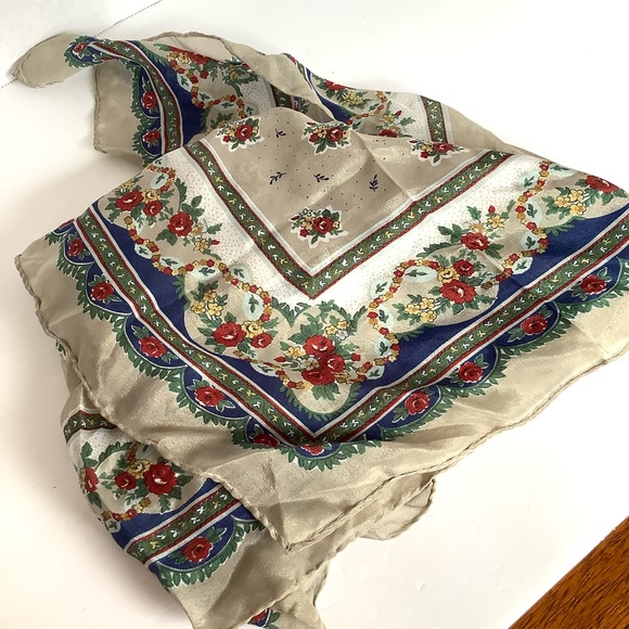 Italian vintage silk scarf - Picture 2 of 10